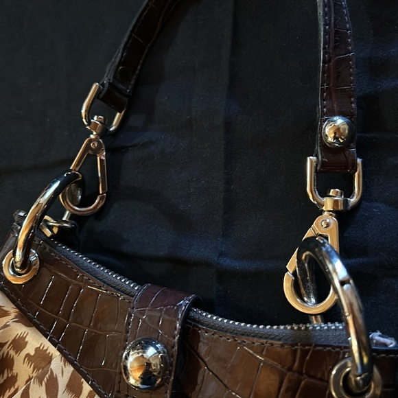 Guess mini purse. Super cute. - Picture 3 of 11